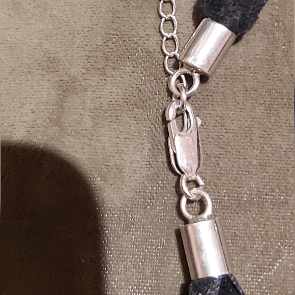 Custom Made Fresh Water Pearls with Velvet and Sterling Silver Clasp - Picture 3 of 4